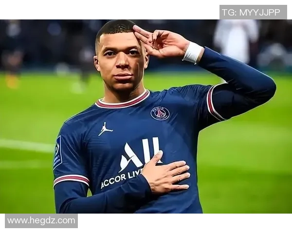 喉结突出却技艺非凡的足球明星们的传奇故事与精彩瞬间